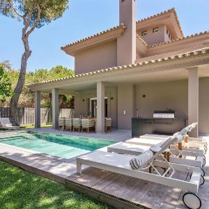 ViVi Homes - Villa Sandline - Private Pool - Garden