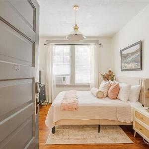 Historic Downtown Condo Prime Location Walkable