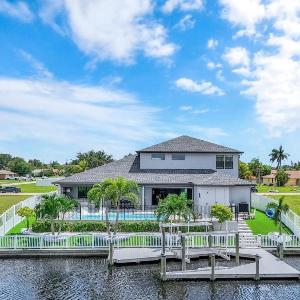 Saltwater Playhouse 1005