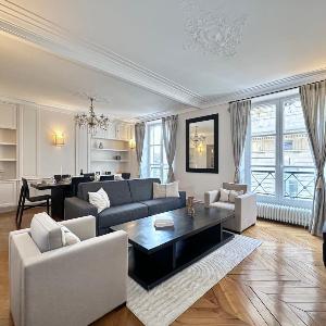 Luxembourg Gardens deluxe family flat & elevator