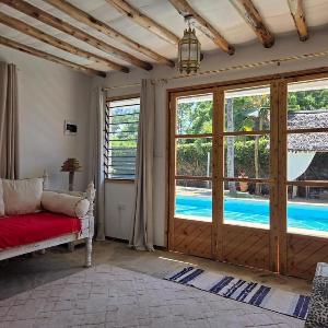 Charming 1-Bedroom Swahili Loft with Pool