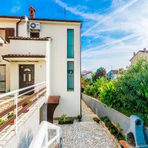 Apartments with parking space Pula - 27705