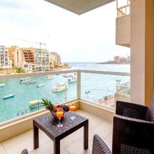BnBNova - Saint Julian's Seafront 2BR 2BA with Terrace