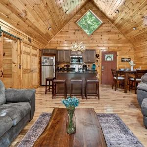 Gorgeous 22 in Gatlinburg wFree Tickts to DollywoodAnakeestaAquariumZipline