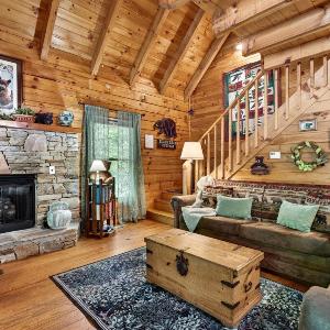 Gatlinburg Pool Table Sauna Cold Plunge Walk to Pool Free Tickets Everyday