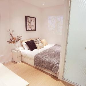 XiaoTing - Warm Modern Flat