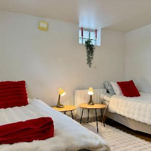 2 Bedroom Apartment With 4 Beds For Workers Near Volvo Free Parking