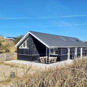 Ferienhaus-mit-Whirlpool-zwei-Terrassen-und-zwei-Baedern