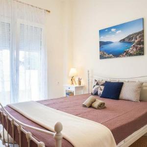 Spacious 2 Bd Seafront Escape in Volos w Patio