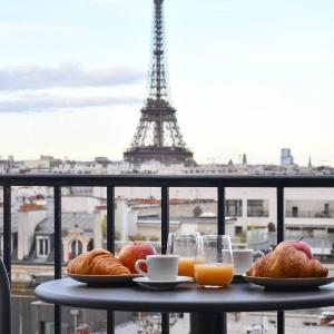 Eiffel Tower View 1BR Newly Renovated and Elegant