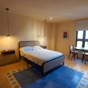 Beautiful studio in the heart of the city.