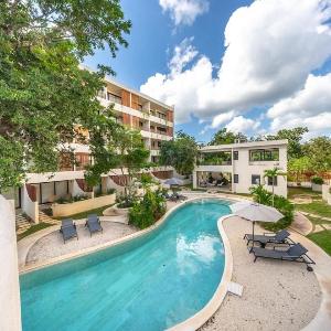 Modern 1BR w Private Jacuzzi Pool Balcony