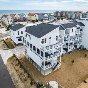 Brand New Luxury Townhome Close to Beach w Pool