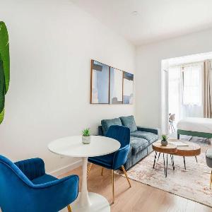 14-B Sleek Modern 1BR w outdoor space Union Square WD in Unit