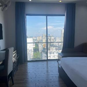 Hà Chương Lavish Beach Hotel Da Nang