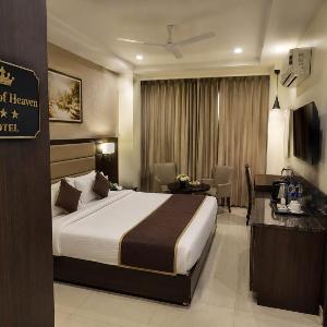 Hotel Heaven Silk 108 Near Galleria Market & Phase I Metro