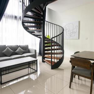 Modern Duplex Stay for 6 Near Jonker St