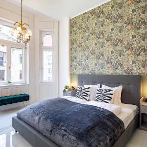 Central Designer Home - Next to River