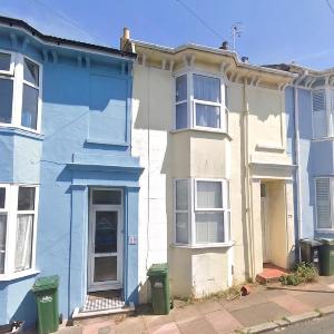 2BDR Brighton Retreat with Courtyard Garden