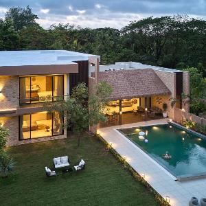 StayVista at La Rivieraa with Pool Lawn
