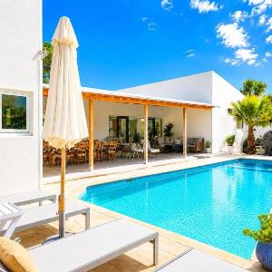 LUX 5BR Retreat with Private Pool • Bella Mia Villa