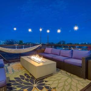 Modern Spacious Townhouse Blocks from Downtown