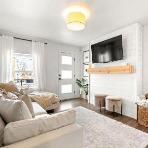 West Denver Radiance I Light & Bright 3BR retreat