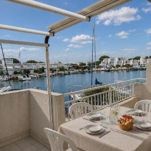 Grande marina vue sur port