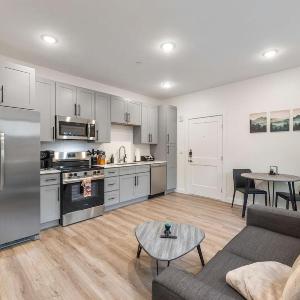 Location! Spacious 1BR w/ yard+firepit