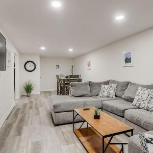 Light-Filled Garden-Level Apt Central Denver