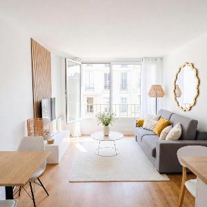 Large Bright Studio 5mins from Champs Elysees