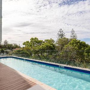 Beautiful 2BDR near the beach with Pool n Parking
