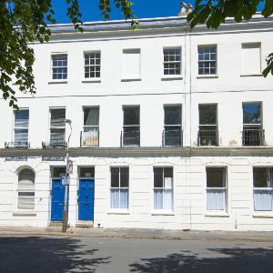 Stylish Two Bed Apartment on Montpellier Spa Road