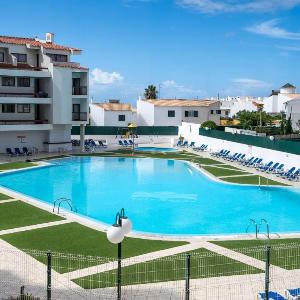 #409 Central Albufeira Getaway with Shared Pool