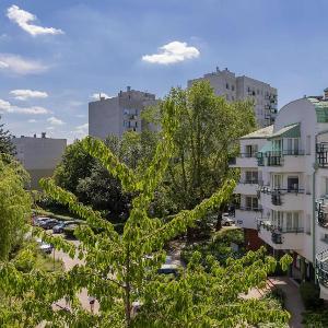 Bright Apartment with a Balcony in Warsaw by Noclegi Renters