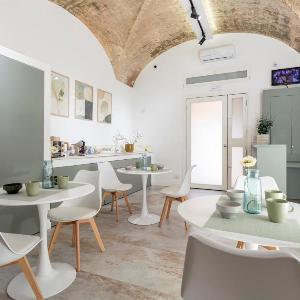 Neg Naumachia Rooms