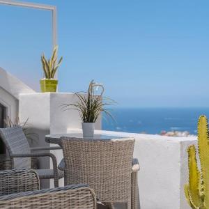 Charming 1-Bedroom Apartment with Ocean Views in Costa Adeje