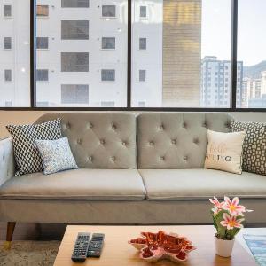 Stylish Modern Apt in LP City