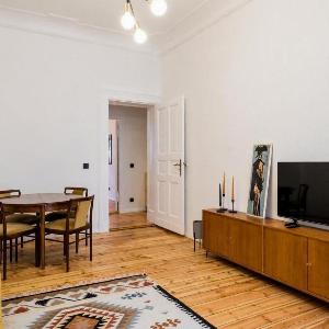 Jacob Saint Germain charming suite