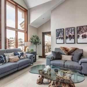 Remodeled Condo Ski in out with Hot Tub Spa Gym