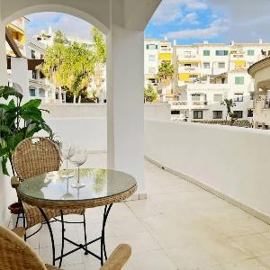 2 Bed Apartment Huge Terrace & Pool