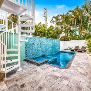 Island Time East - 355