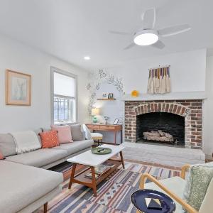 Chic Historic District Retreat Walk to Forsyth & River Street