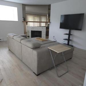 Family Friendly 2 Bedroom Townhouse with Full Kitchen in Downtown Vancouver