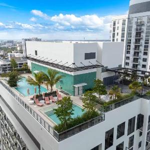 Stylish Studio Downtown Pool Gym Sauna
