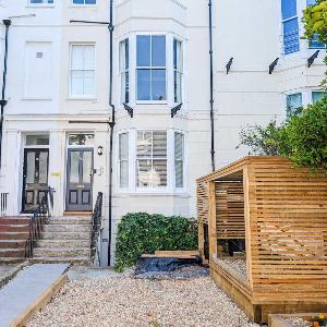 Buckingham House - 20 Beds - by Brighton Holiday Lets