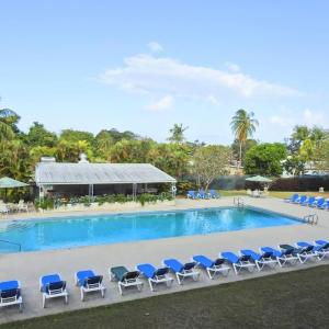 Modern 1 Bed Condo with Pool in Holetown
