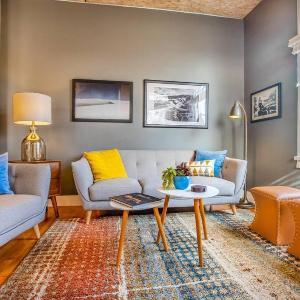 New Distinctive Historical Unit from 5 Star Host