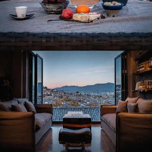 SUYAN - Chinese Tea Atelier & Boutique Courtyard - Handcrafted Chinese Afternoon Tea & Panoramic Café - Contemporary Chinese Design