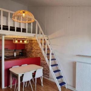 Mezzanine studio with balcony in Les Sables
